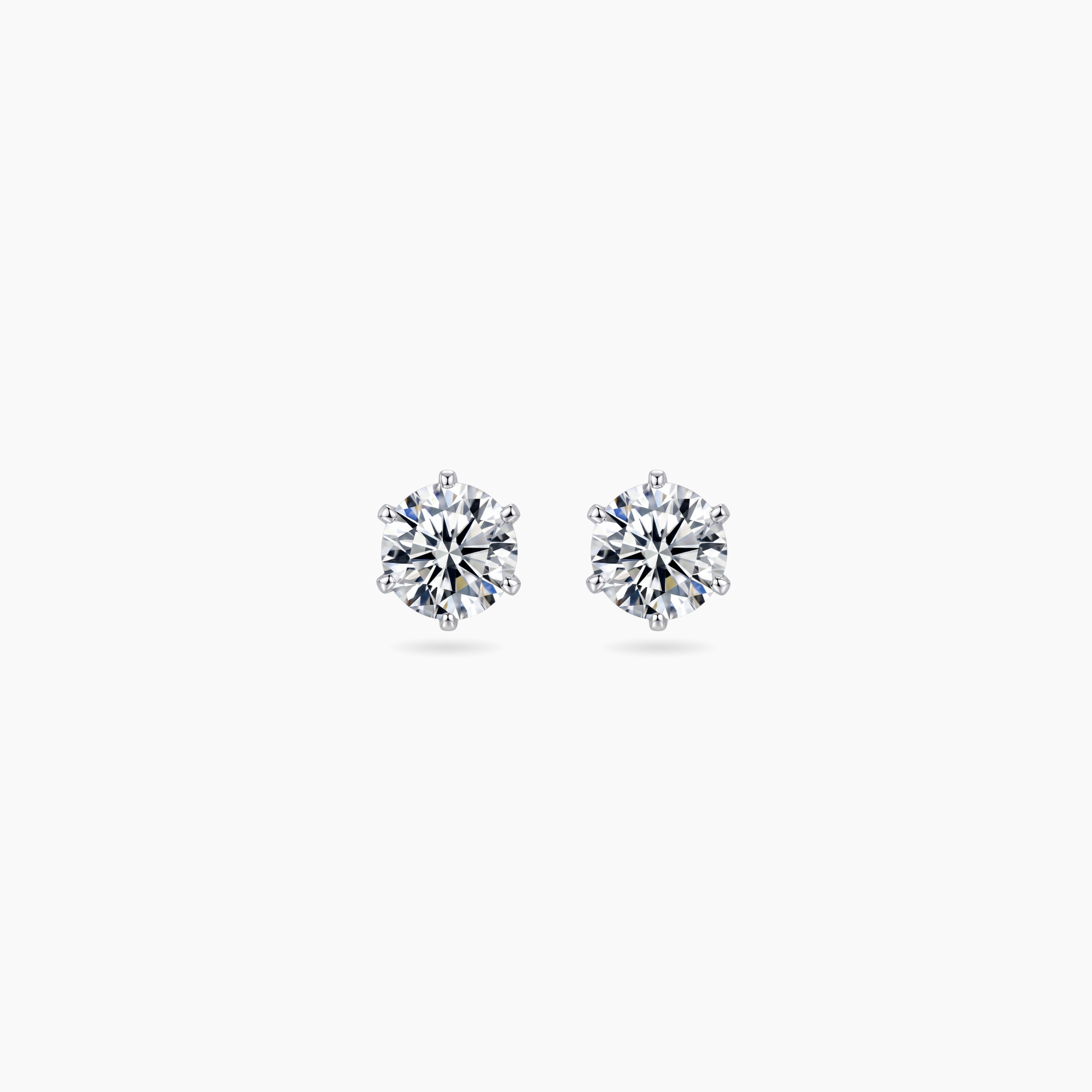 Round-Cut Stud Earrings 0.3ct Moissanite